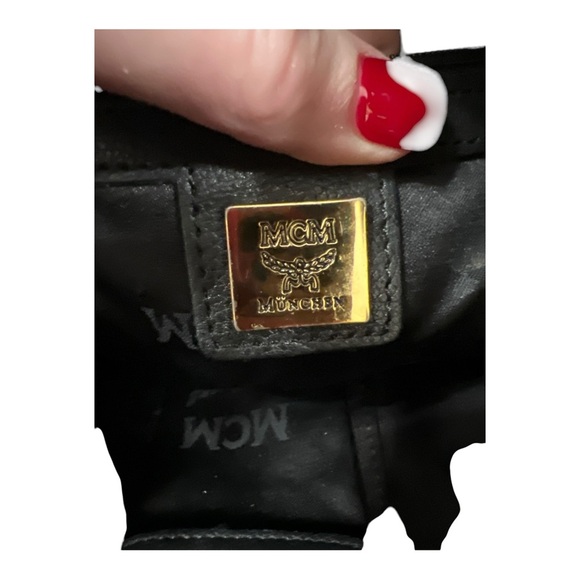 MCM EUC Vintage Drawstring Bucket Bag Black Gold Hardware Leather Crossbody - Picture 5 of 16